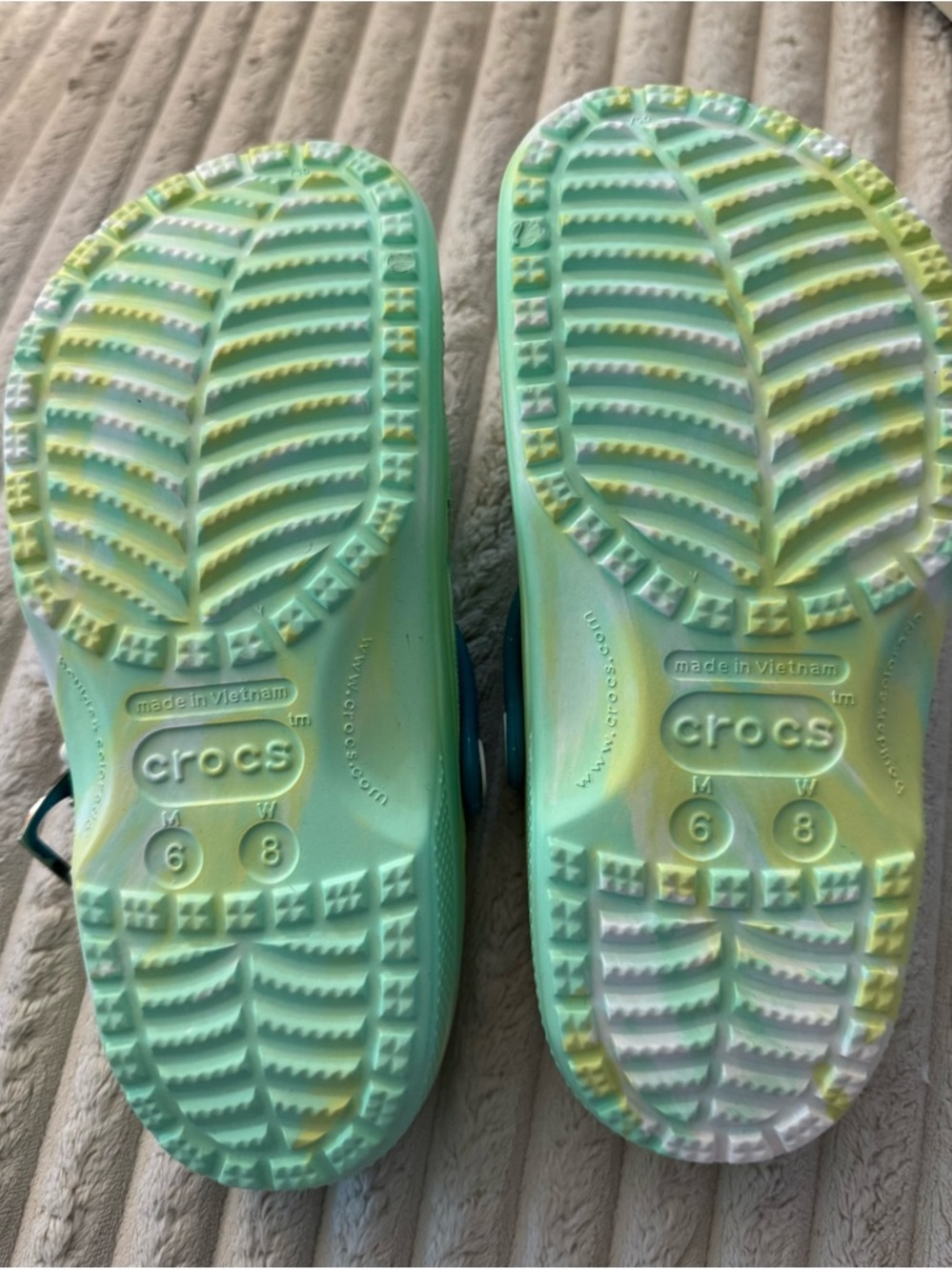 Margaritaville Crocs  in Mint Green with Teal Strap. Woman’s size 8 Men size 6. - Picture 4 of 4